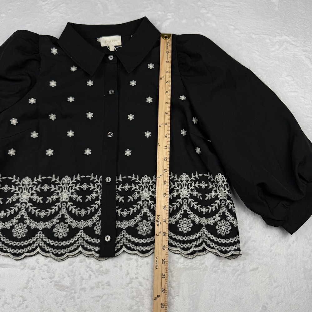 Entro Embroidered Cottagecore Puff Sleeve Scallop Hem Button Blouse Size M NWOT - Picture 6 of 8